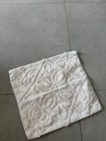 Housse d'oreiller crème, très bon état, 33*35cm