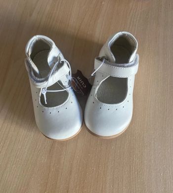 Chaussures ballerines babies pointure 20 en cuir neuve val 35,9