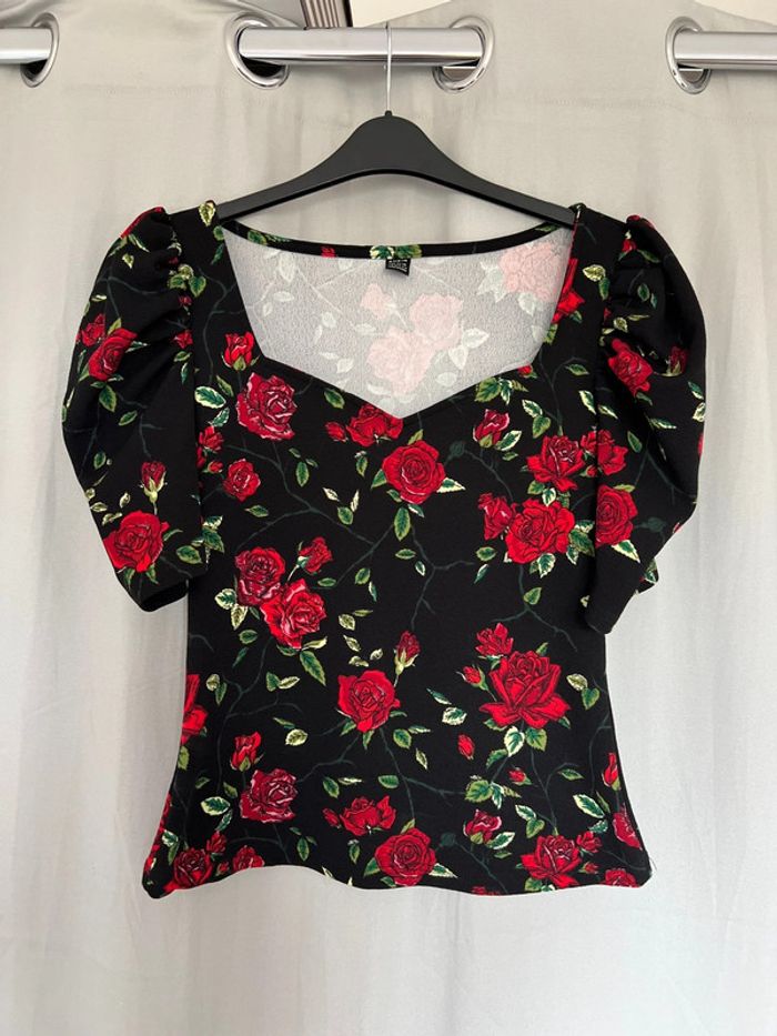 Haut motifs rose