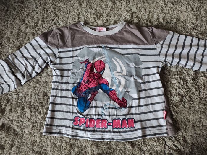 Tee-shirt Spiderman taille 5 ans