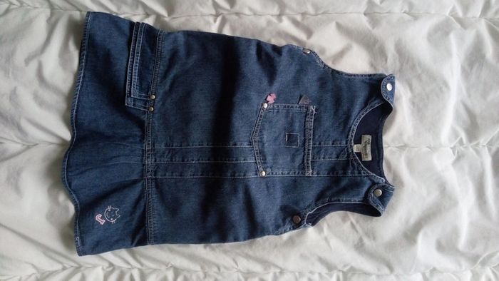 Jolie robe en jean sans manches