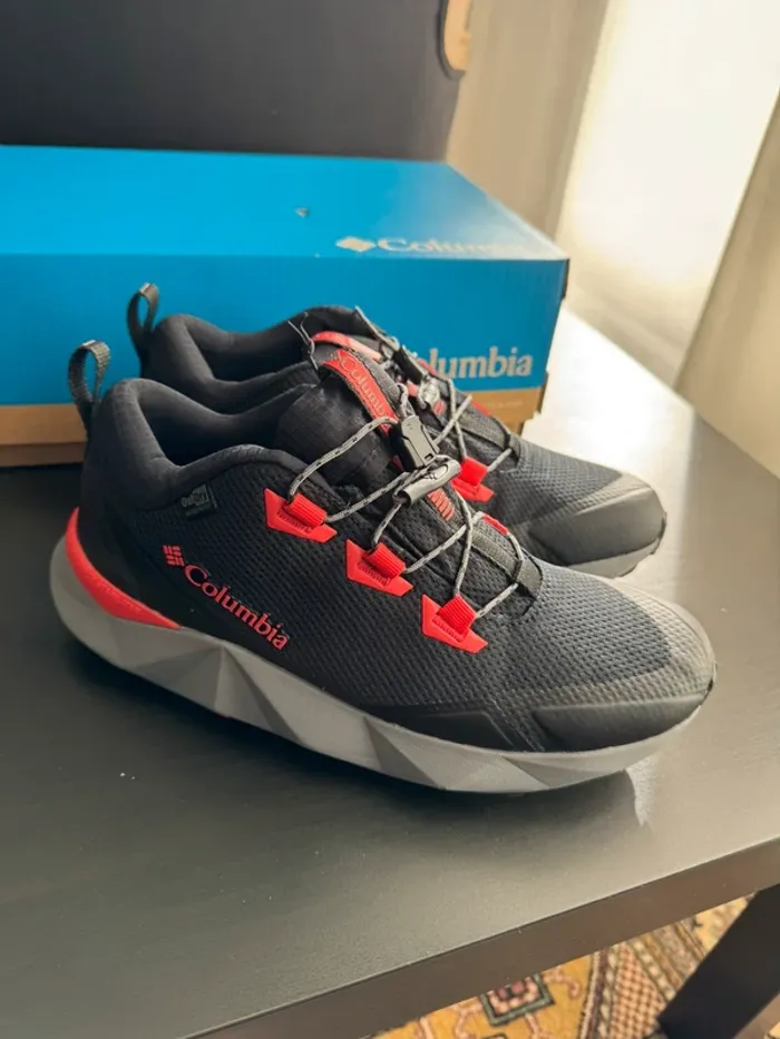 Baskets Columbia Centennial Trail Outdry taille 39 noir rouge corail