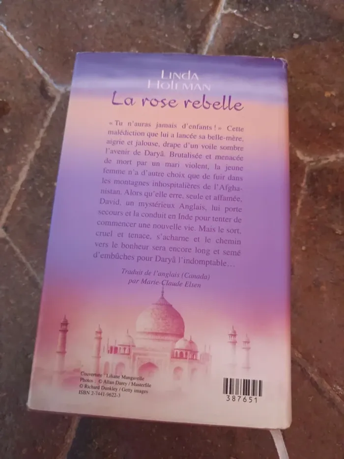Livre la rose rebelle - photo numéro 2
