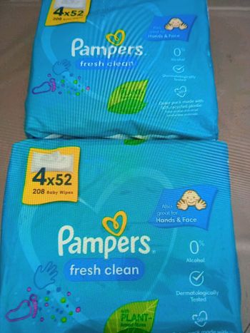 8 paquets de 52 lingettes Pampers fresh clean neuf
