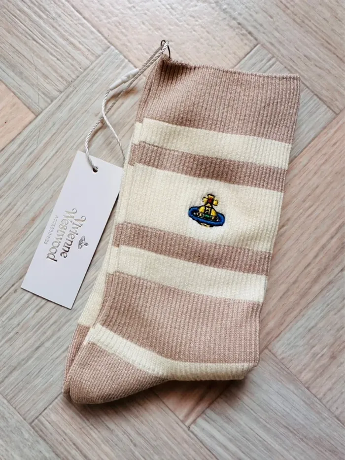 🇯🇵Made in Japan – Chaussettes Vivienne Westwood à rayures sable & crème