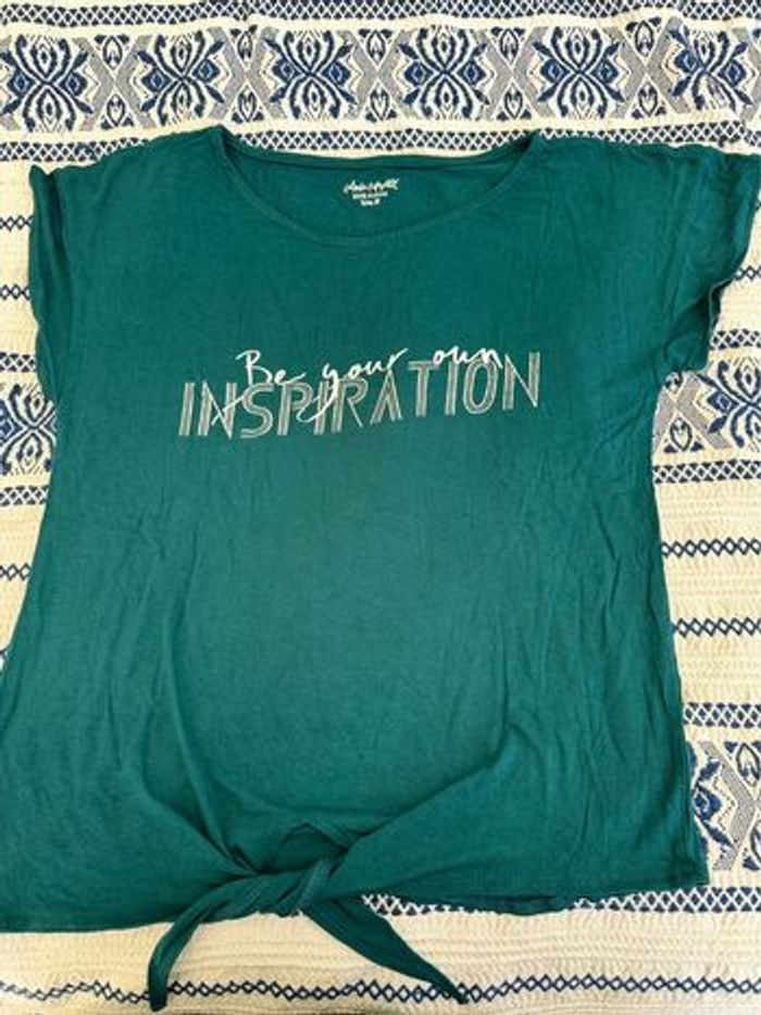 T-shirt à nouer devant