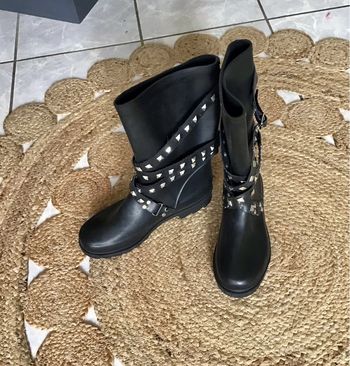 Bottes en caoutchouc de pluie en  39  de coloris noir avec lanières noir et argenté