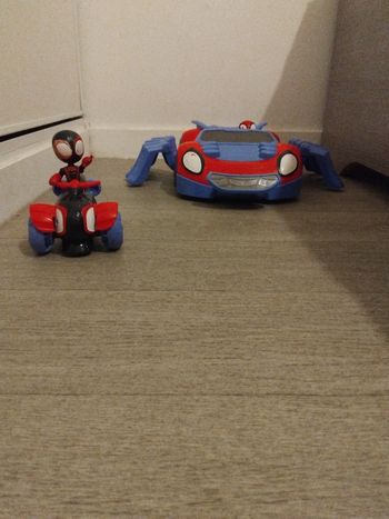 Prix négociable ! Voiture spidey + moto spin