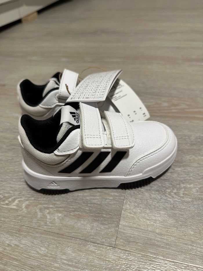Basket adidas 24