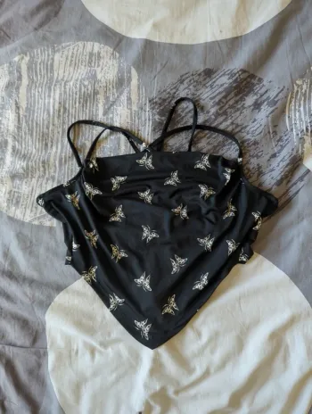 Crop top H&M taille M papillon neuf