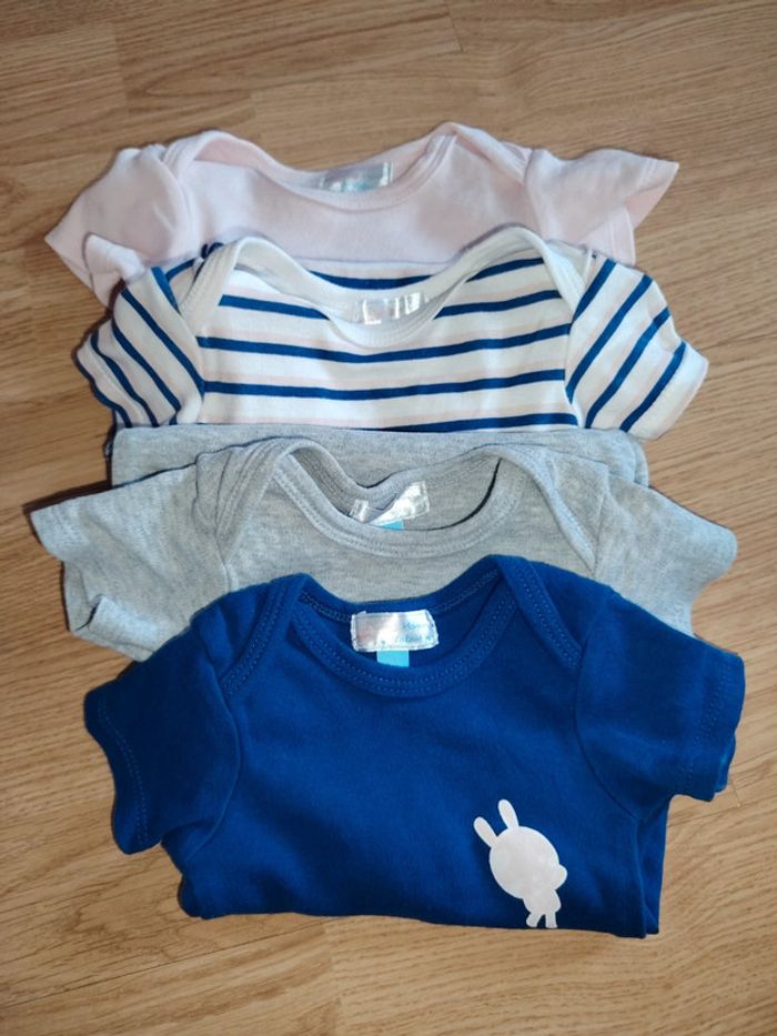 Lot bodies manches courtes