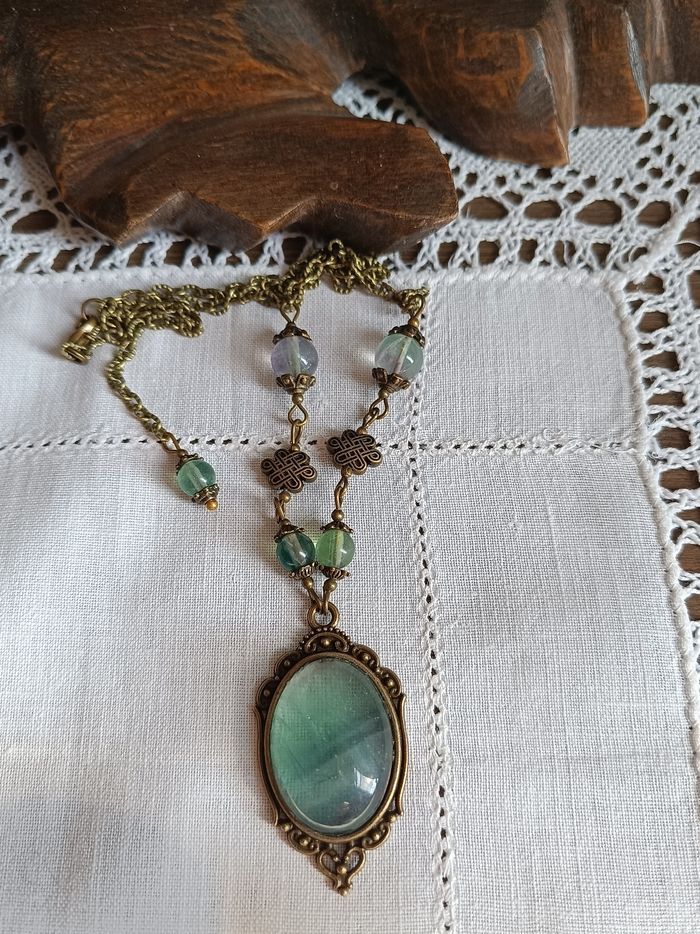 Collier ras du cou fluorite, cabochon fenêtre ouverte, bronze antique, création - photo numéro 2