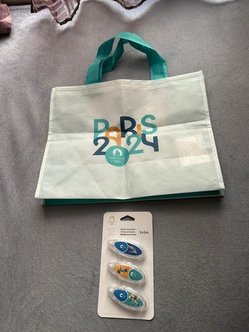 Lot « Paris 2024 » jeux olympiques 3 rubans correcteur et un sac tissus bag neufs