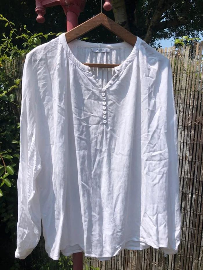 👚 Blouse tunique Mango longue, large et ample à col V et à manches longues avec détails boutons - photo numéro 12
