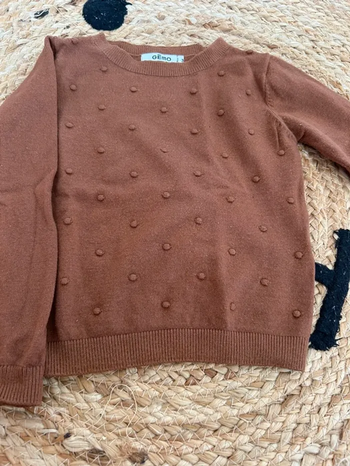 Pull chaud et léger marron fille 3 ans Gémo – tricot à pois en relief tendance - photo numéro 3