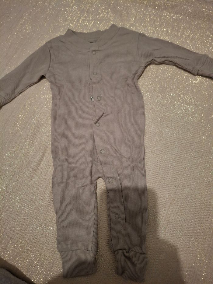 Lot vetement naissance jamais porté - photo numéro 7