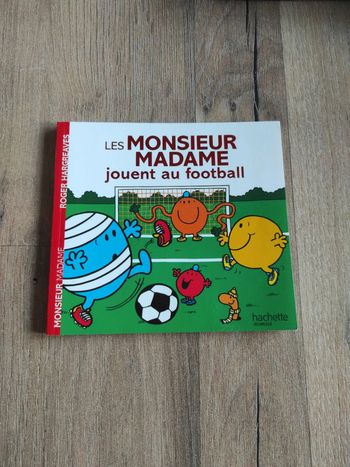 Les Monsieur Madame jouent au football