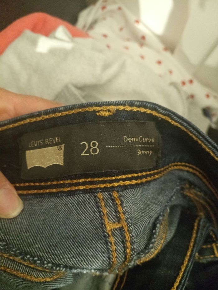 Jean Levi's demi curve skinny taille 28 - photo numéro 6