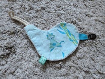 Attache sucette chat