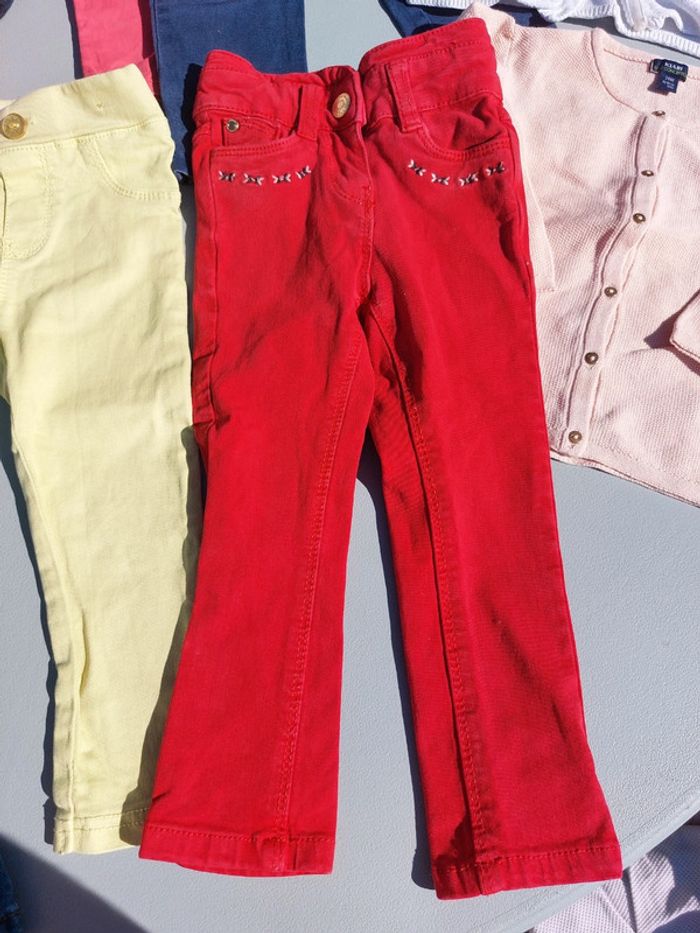 Lot hiver 24 mois jeans gilets robe salopette - photo numéro 4