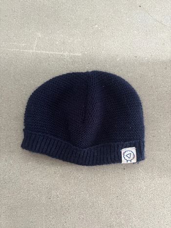 Bonnet en tricot naissant