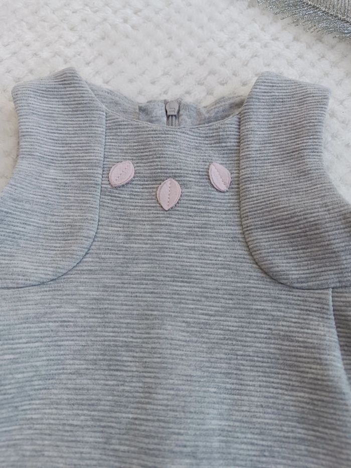 🔸Robe sans manches grise Obaïbi - 18 mois🔸 - photo numéro 2