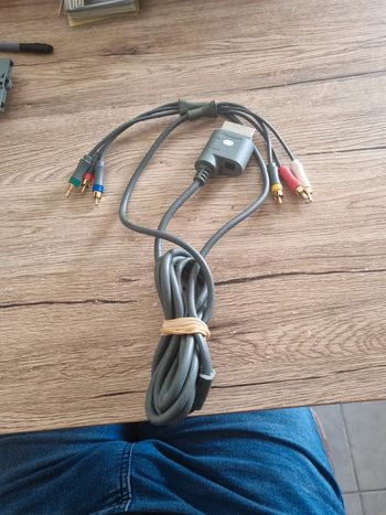 câble tv ou hdtv 6 fiche couleur pour la xbox 360 officielle Microsoft
Marche parfaitement