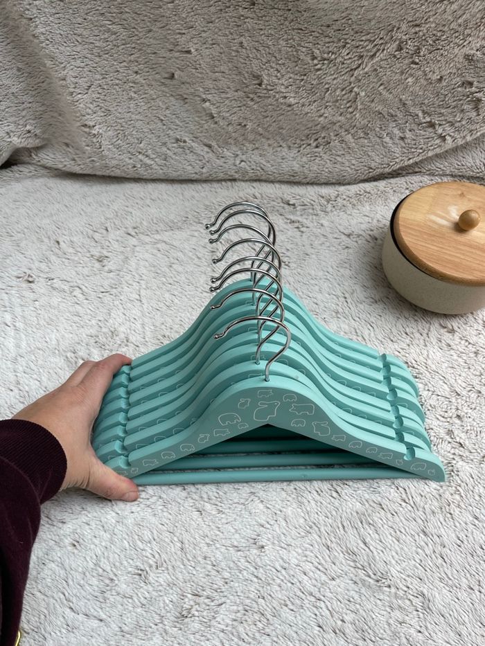 Lot de 8 cintres en bois bebe - Turquoise - photo numéro 7