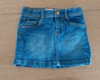 Jupe fille 5ans en très bon état