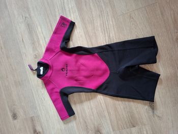 Combinaison short néoprène noir/rose Tribord/Decathlon 8 ans