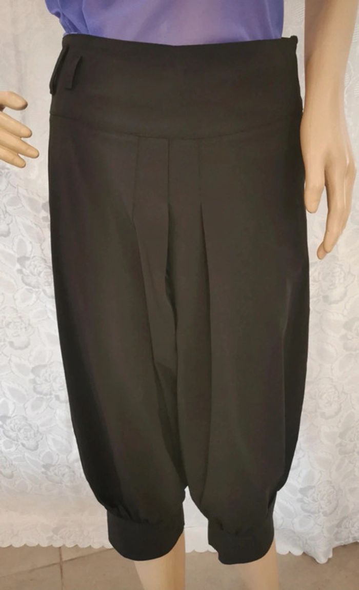 Pantacourt noir type sarouel – Taille 36. La Mode Est À Vous