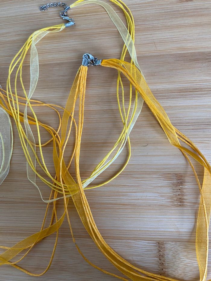 Loisirs créatifs lot de 4 colliers jaunes - photo numéro 3