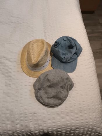Lot de chapeau et casquettes