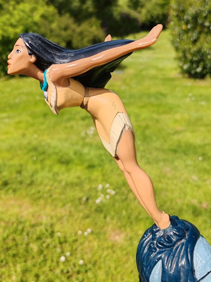 Grande figurine vintage Pocahontas sur son rocher - photo numéro 9