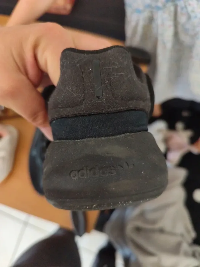 Adidas noire - photo numéro 4