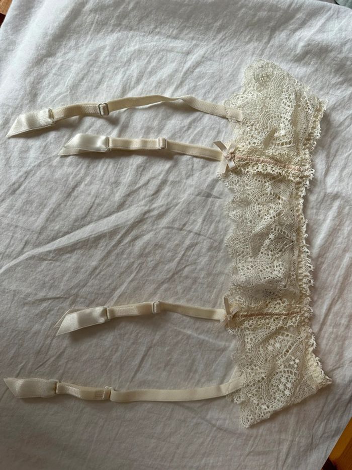 Porte jartelle dentelle crème - photo numéro 5