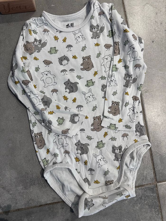 Lot de 3 bodys H&M taille 36 mois très bon état - photo numéro 2