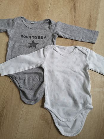 Lot de deux Bodies ML 12mois