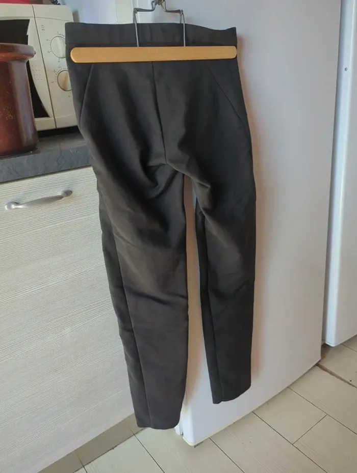 Pantalon fille/femme noir Stradivarius taille 34 - photo numéro 3