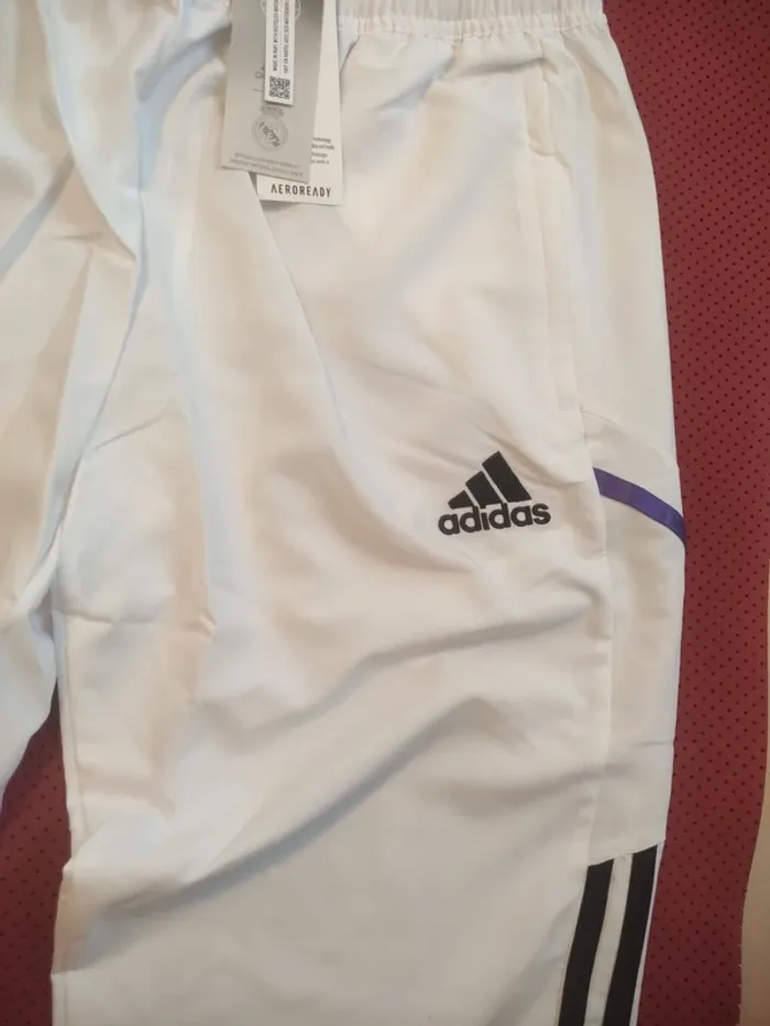 Pantalon de foot Real Madrid, Adidas Authentique Officiel taille enfant 15/16 ans, Neuf - photo numéro 3
