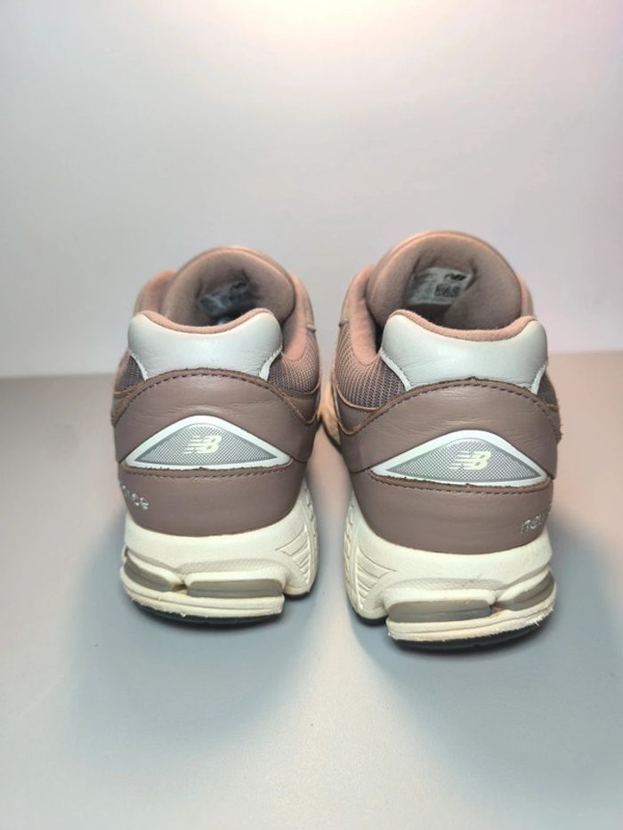 Baskets New Balance 2002r latte daim et cuir marron pointure 42.5 - photo numéro 7