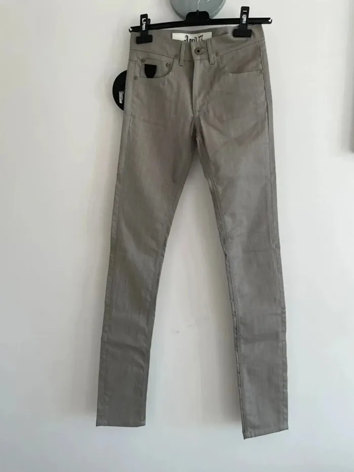 joli jeans gris taille 30/32 april 77 modèle Joey 👖 - photo numéro 2