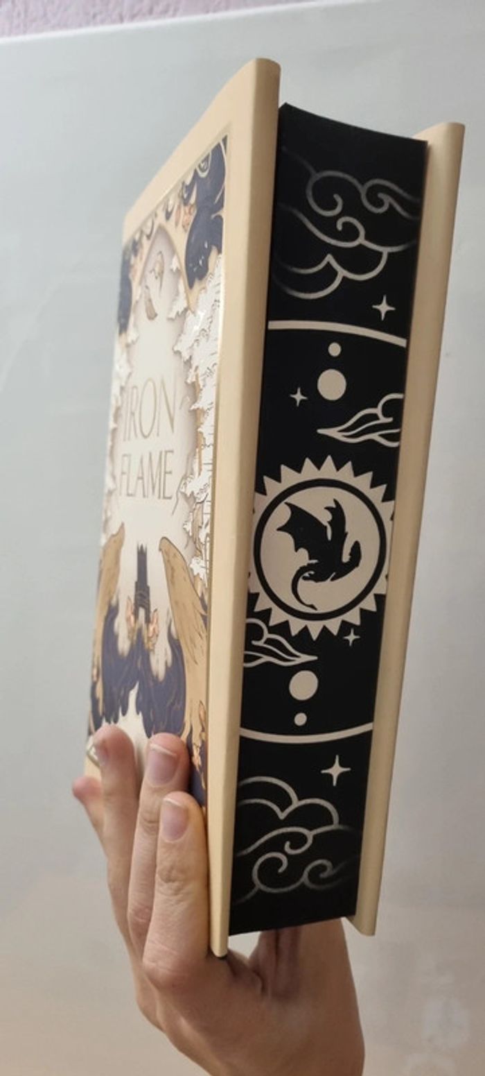 Iron Flame special edition + Goodies - photo numéro 2