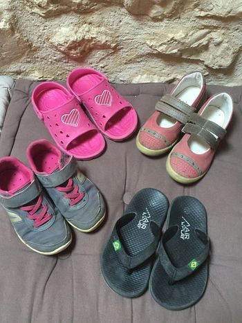 Lot de 4 paires de chaussures fille taille 28