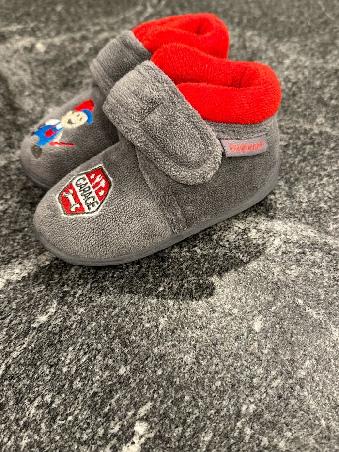 Chaussons isotoner neuf sans étiquette taille 22 - photo numéro 2