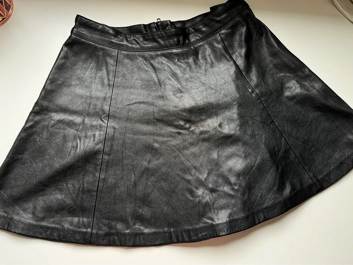 Jupe en similicuir noir taille 36 - photo numéro 3