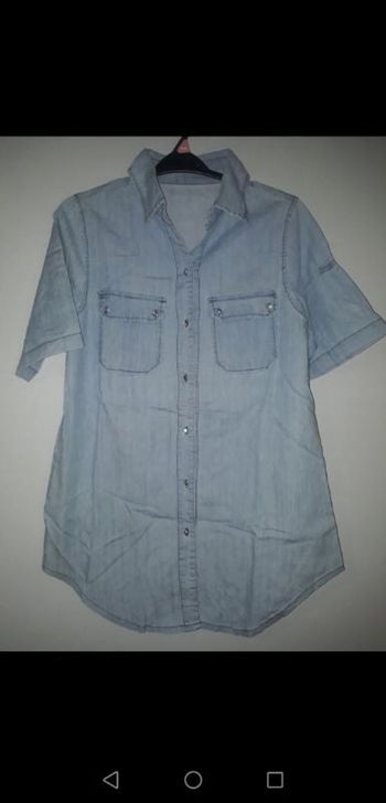 Chemise jeans, femme. Taille 38. Très bon état.
