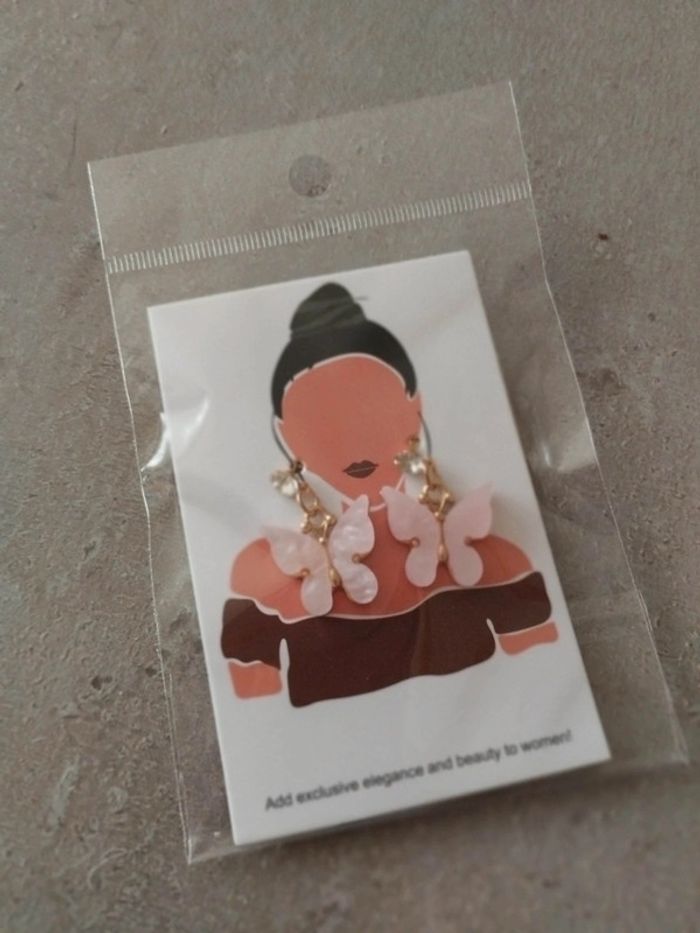 Boucles d'oreilles pendantes papillons - photo numéro 2