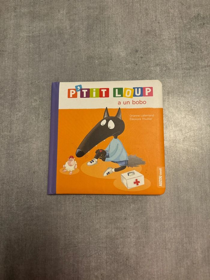 Livre petit loup a un bobo