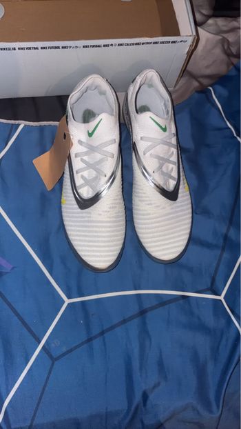 Crampons Nike Phantom élite 6